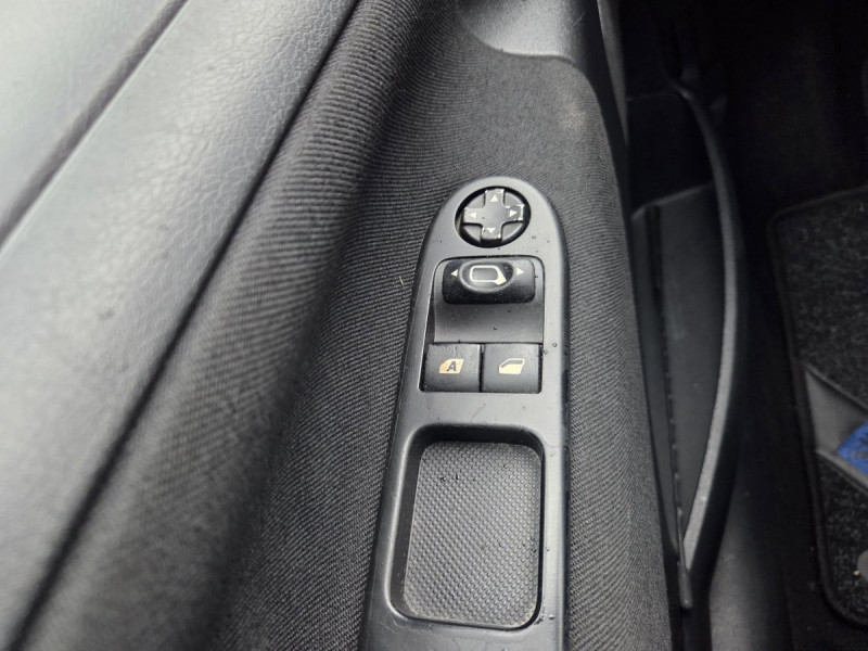Photo 16 de l'offre de PEUGEOT 207 ACTIVE 1.4 E à 6290€ chez Carlyss automobiles Vitré