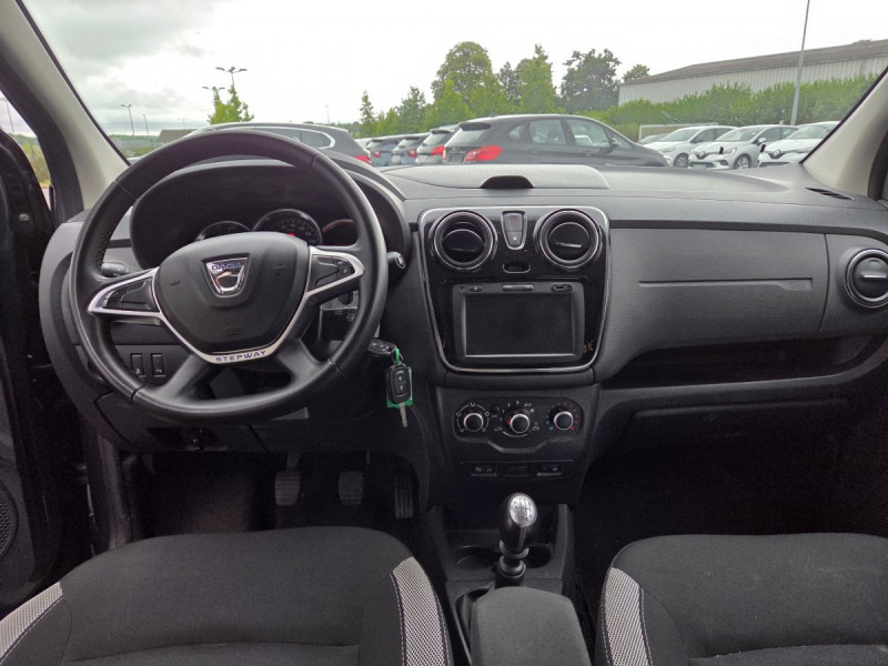 Photo 8 de l'offre de Dacia Lodgy 7 Places Stepway Blue dCi 95 à 12990€ chez Carlyss automobiles Vitré