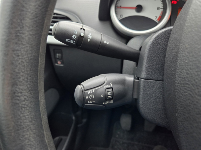 Photo 14 de l'offre de PEUGEOT 207 ACTIVE 1.4 E à 6290€ chez Carlyss automobiles Vitré