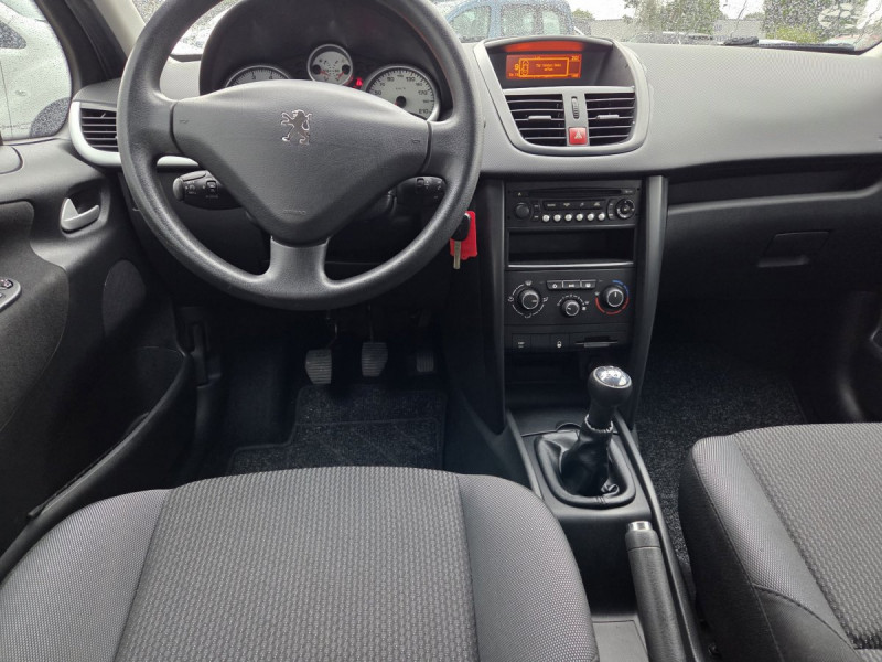 Photo 6 de l'offre de PEUGEOT 207 ACTIVE 1.4 E à 6290€ chez Carlyss automobiles Vitré