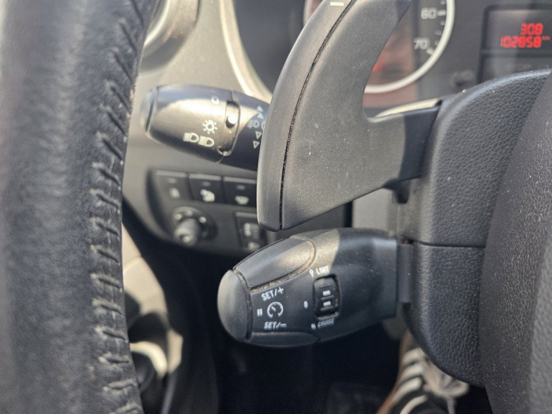 Photo 16 de l'offre de Citroën Berlingo Multispace (2) BlueHDi 100 S&S ETG6 Shine à 14990€ chez Carlyss automobiles Vitré
