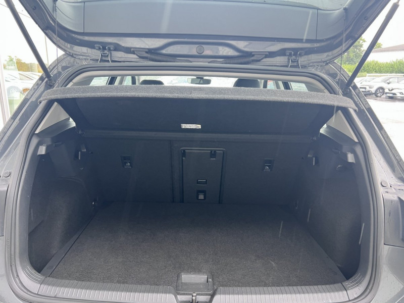 Photo 17 de l'offre de Volkswagen Golf (8) 2.0 TDI SCR 115 BVM6 Life 1st à 20990€ chez Carlyss automobiles Vitré
