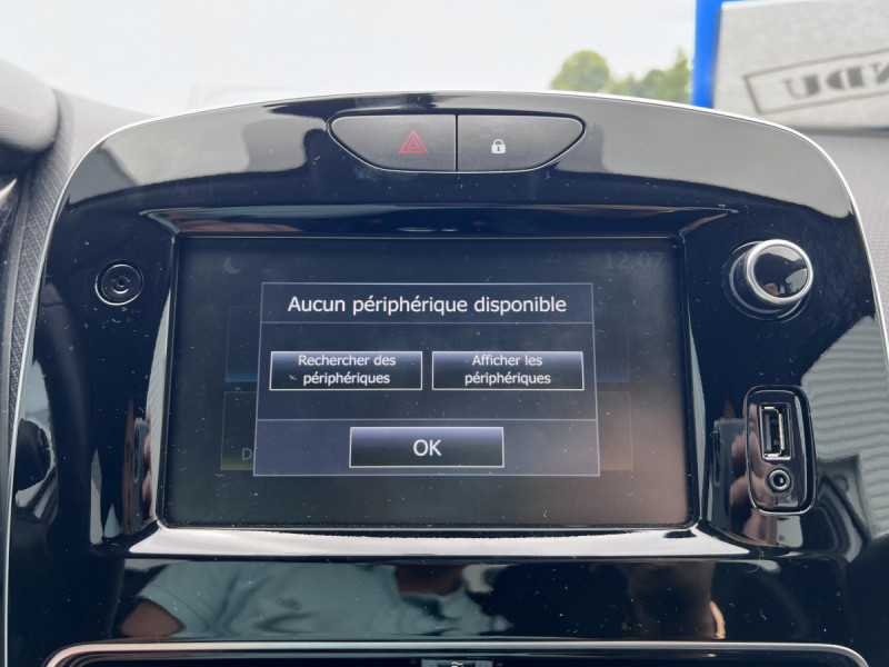 Photo 19 de l'offre de RENAULT Clio (4) Business TCe 90 à 11490€ chez Carlyss automobiles Vitré
