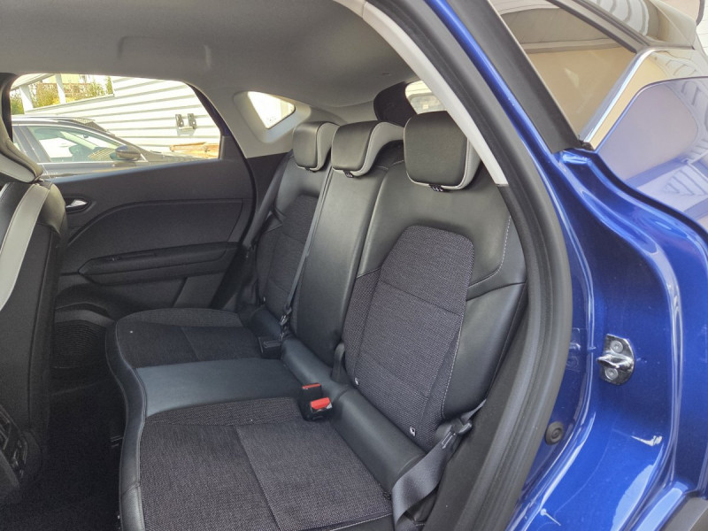 Photo 8 de l'offre de Renault Captur (2) techno fast track E-Tech full hybrid 145 à 20490€ chez Carlyss automobiles Vitré