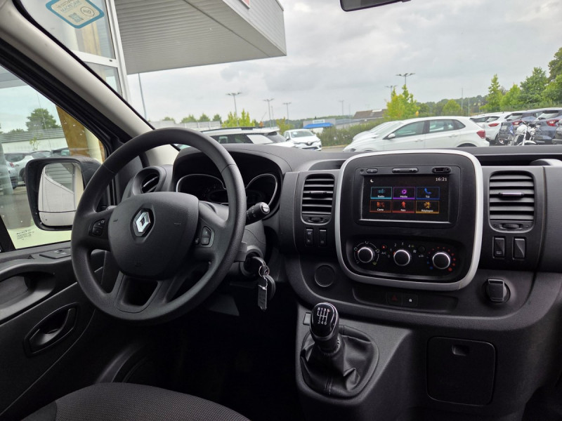 Photo 8 de l'offre de Renault Trafic (3) Zen L2 dCi 120 S&S - 18 - 9 places à 24490€ chez Carlyss automobiles Vitré