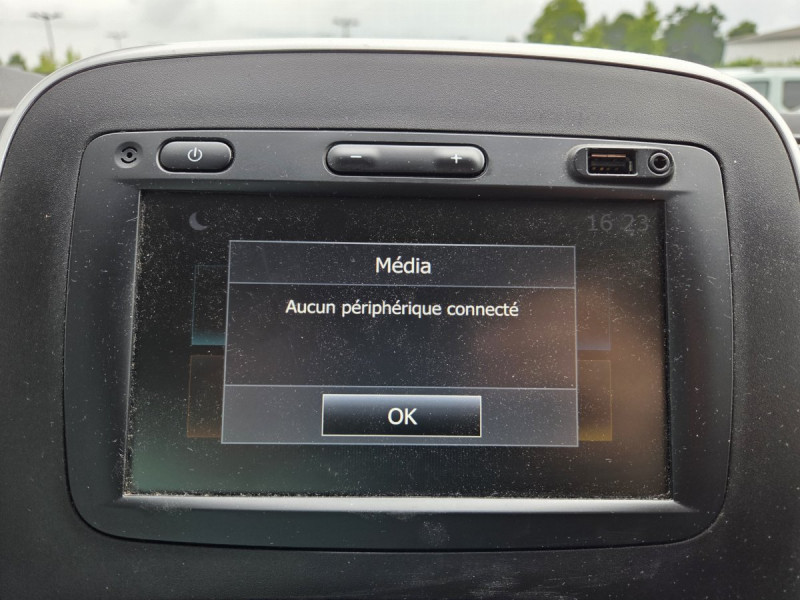 Photo 13 de l'offre de Renault Trafic (3) Zen L2 dCi 120 S&S - 18 - 9 places à 24490€ chez Carlyss automobiles Vitré