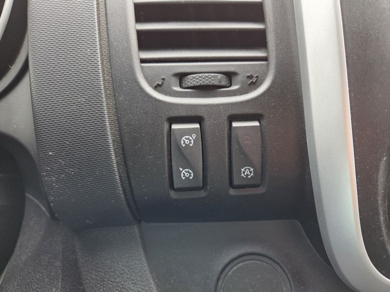 Photo 15 de l'offre de Renault Trafic (3) Zen L2 dCi 120 S&S - 18 - 9 places à 24490€ chez Carlyss automobiles Vitré