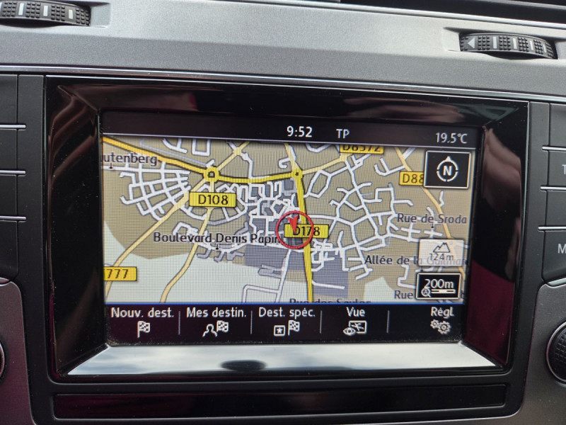 Photo 8 de l'offre de VOLKSWAGEN Golf (7) 1.2 TSI 105 BVM6 Confortline BMT à 10990€ chez Carlyss automobiles Vitré