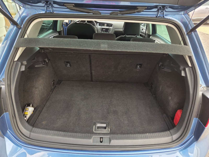 Photo 20 de l'offre de VOLKSWAGEN Golf (7) 1.2 TSI 105 BVM6 Confortline BMT à 10990€ chez Carlyss automobiles Vitré