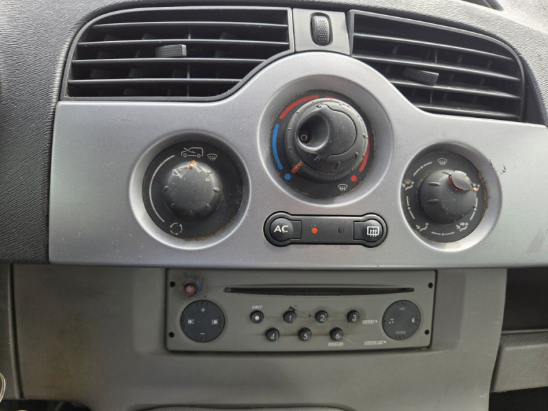 Photo 10 de l'offre de Renault Kangoo (2) Privilège 1.5 dCi 105 à 9990€ chez Carlyss automobiles Vitré