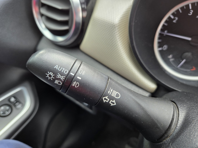 Photo 16 de l'offre de Nissan Micra (5) IG-T 90 N-Connecta à 10990€ chez Carlyss automobiles Vitré