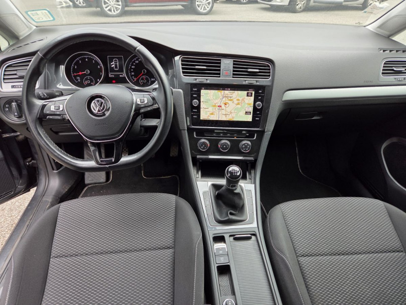 Photo 8 de l'offre de VOLKSWAGEN Golf (7) 1.0 TSI 115 BVM6 Trendline Business à 15990€ chez Carlyss automobiles Vitré