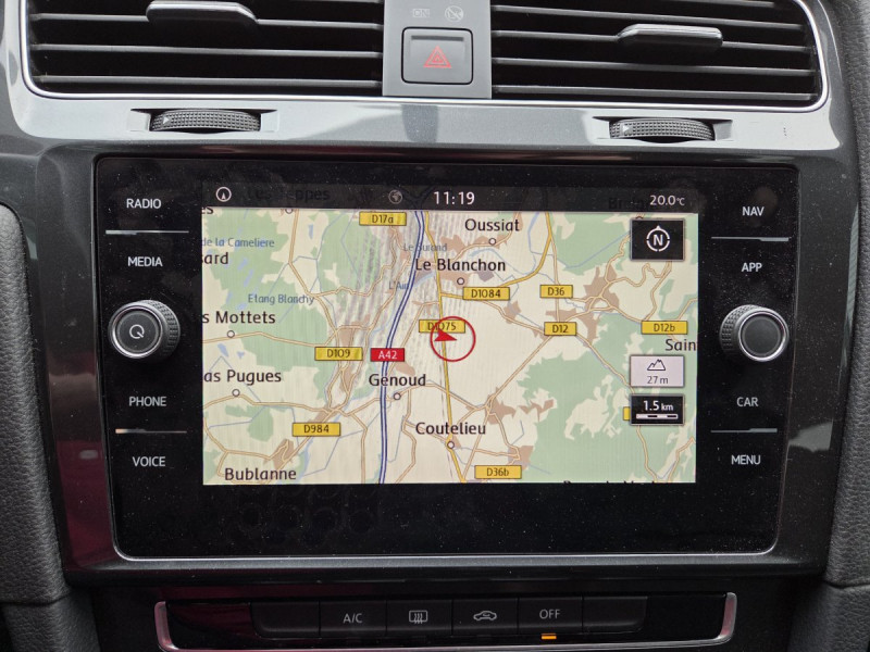 Photo 18 de l'offre de VOLKSWAGEN Golf (7) 1.0 TSI 115 BVM6 Trendline Business à 15990€ chez Carlyss automobiles Vitré