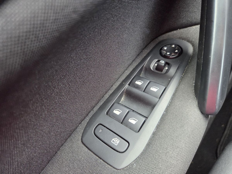 Photo 21 de l'offre de PEUGEOT 308 SW (2) BlueHDi 130 S&S ACTIVE BUSINESS à 9990€ chez Carlyss automobiles Vitré
