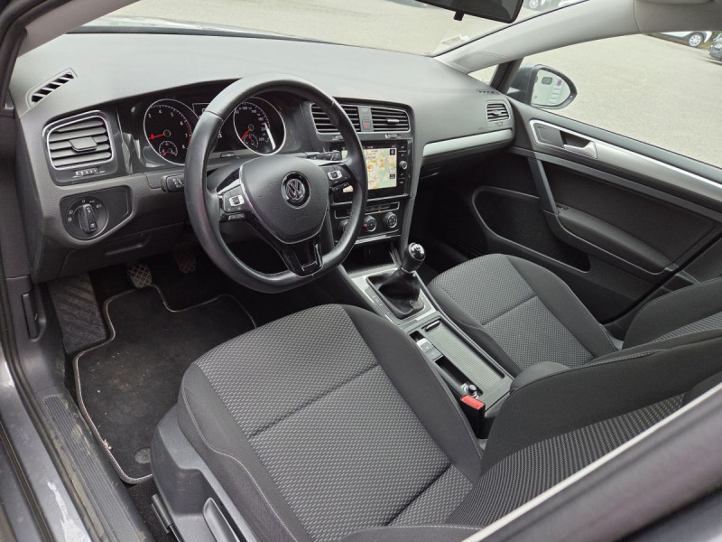 Photo 4 de l'offre de VOLKSWAGEN Golf (7) 1.0 TSI 115 BVM6 Trendline Business à 15990€ chez Carlyss automobiles Vitré