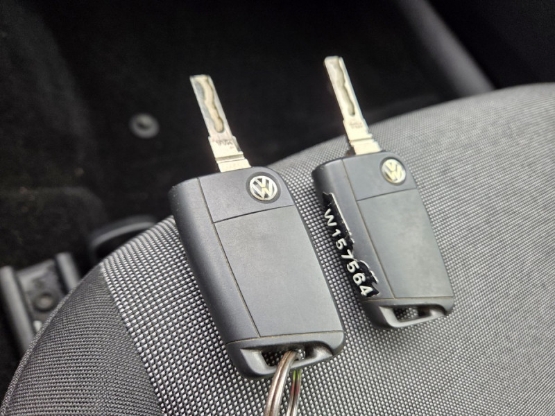Photo 19 de l'offre de VOLKSWAGEN Golf (7) 1.2 TSI 105 BVM6 Confortline BMT à 10990€ chez Carlyss automobiles Vitré