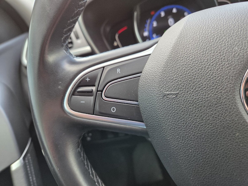 Photo 22 de l'offre de RENAULT Kadjar Intens TCe 140 EDC FAP - 21 à 20490€ chez Carlyss automobiles Vitré