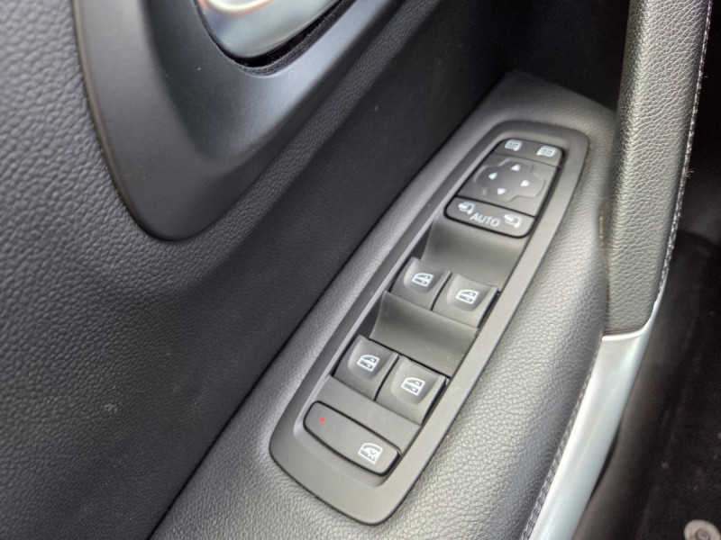 Photo 26 de l'offre de RENAULT Kadjar Intens TCe 140 EDC FAP - 21 à 20490€ chez Carlyss automobiles Vitré