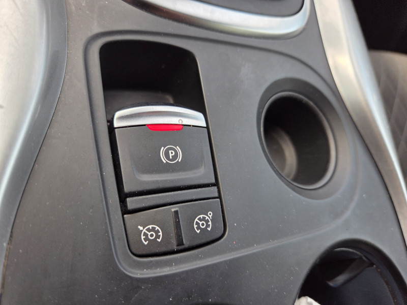 Photo 21 de l'offre de RENAULT Kadjar Intens TCe 140 EDC FAP - 21 à 20490€ chez Carlyss automobiles Vitré