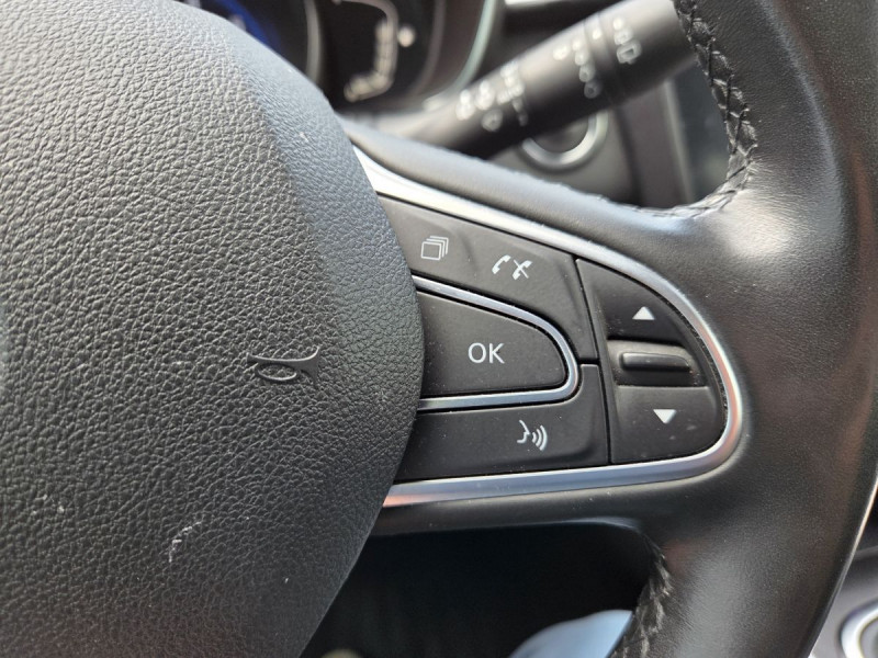 Photo 24 de l'offre de RENAULT Kadjar Intens TCe 140 EDC FAP - 21 à 20490€ chez Carlyss automobiles Vitré