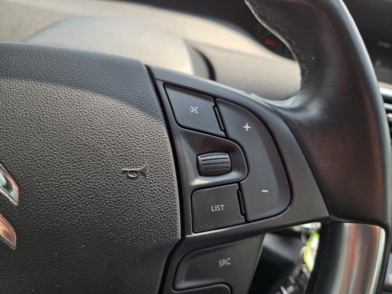 Photo 15 de l'offre de CITROEN C4 Picasso (2) BlueHDi 120 S&S BVM6 Intensive à 10990€ chez Carlyss automobiles Vitré