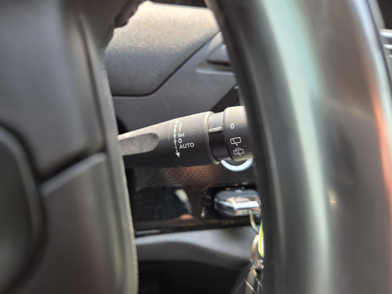 Photo 18 de l'offre de CITROEN C4 Picasso (2) BlueHDi 120 S&S BVM6 Intensive à 10990€ chez Carlyss automobiles Vitré