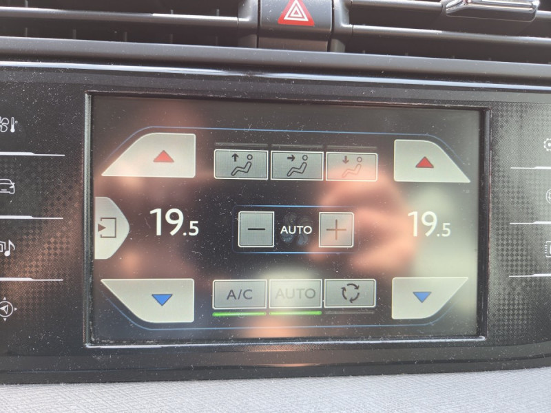 Photo 13 de l'offre de CITROEN C4 Picasso (2) BlueHDi 120 S&S BVM6 Intensive à 10990€ chez Carlyss automobiles Vitré