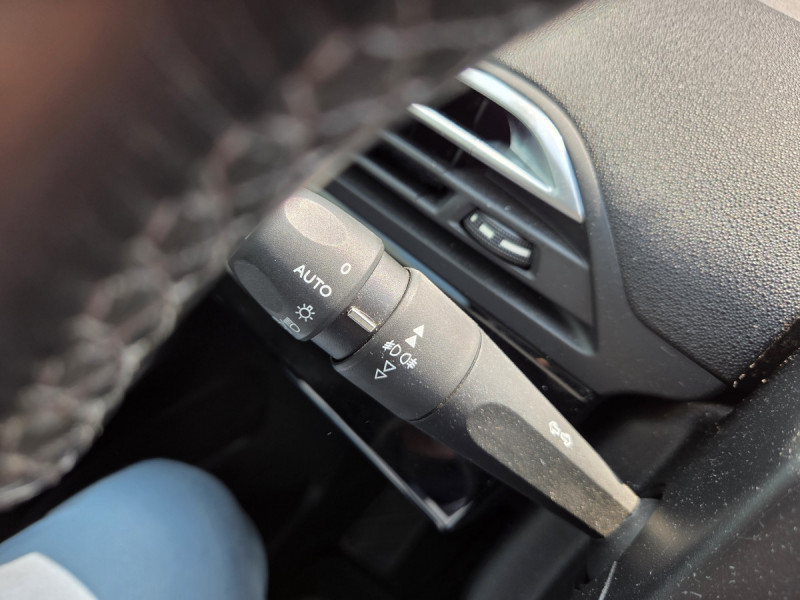 Photo 17 de l'offre de CITROEN C4 Picasso (2) BlueHDi 120 S&S BVM6 Intensive à 10990€ chez Carlyss automobiles Vitré
