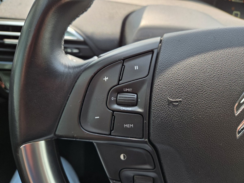 Photo 16 de l'offre de CITROEN C4 Picasso (2) BlueHDi 120 S&S BVM6 Intensive à 10990€ chez Carlyss automobiles Vitré