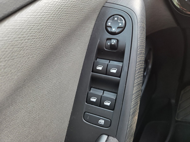 Photo 20 de l'offre de CITROEN C4 Picasso (2) BlueHDi 120 S&S BVM6 Intensive à 10990€ chez Carlyss automobiles Vitré