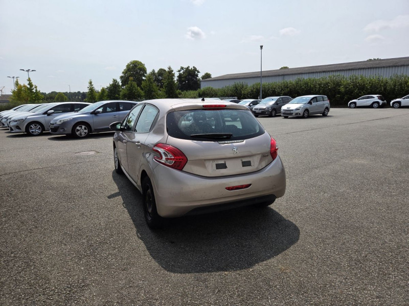 Photo 2 de l'offre de PEUGEOT 208 1.4 HDI ACTIVE à 8290€ chez Carlyss automobiles Vitré