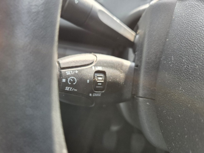 Photo 9 de l'offre de PEUGEOT 208 1.4 HDI ACTIVE à 8290€ chez Carlyss automobiles Vitré