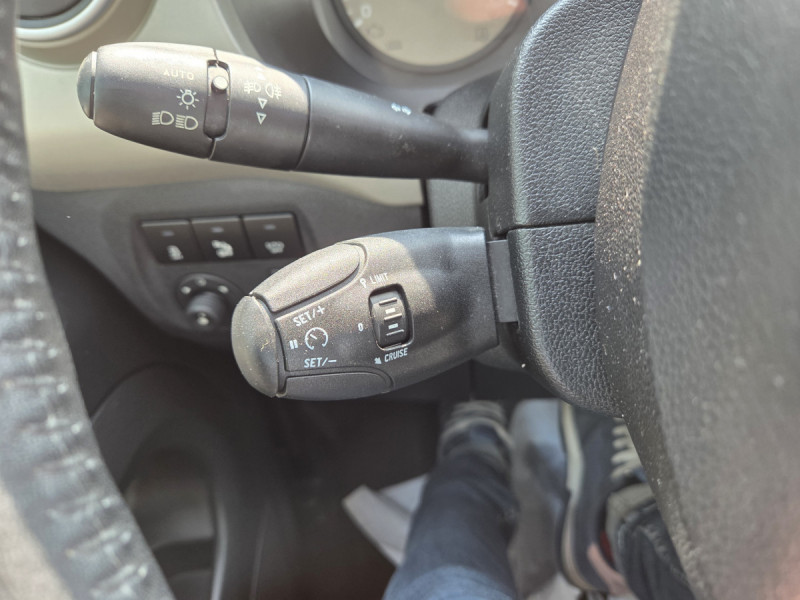 Photo 16 de l'offre de Citroën Berlingo Multispace (2) BlueHDi 100 BVM Feel à 11490€ chez Carlyss automobiles Vitré