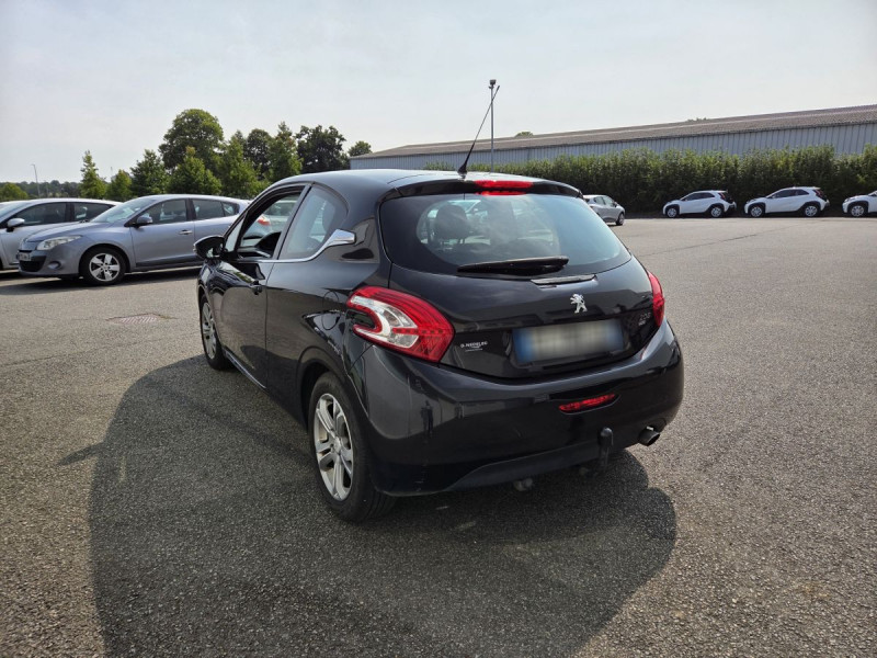 Photo 5 de l'offre de PEUGEOT 208 1.6 E-HDI 92 ALLURE à 6990€ chez Carlyss automobiles Vitré
