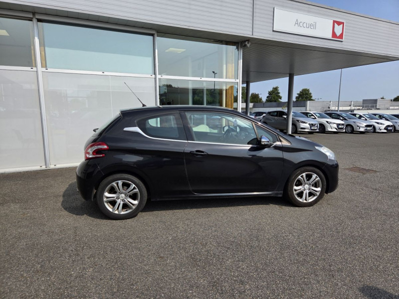 Photo 4 de l'offre de PEUGEOT 208 1.6 E-HDI 92 ALLURE à 6990€ chez Carlyss automobiles Vitré