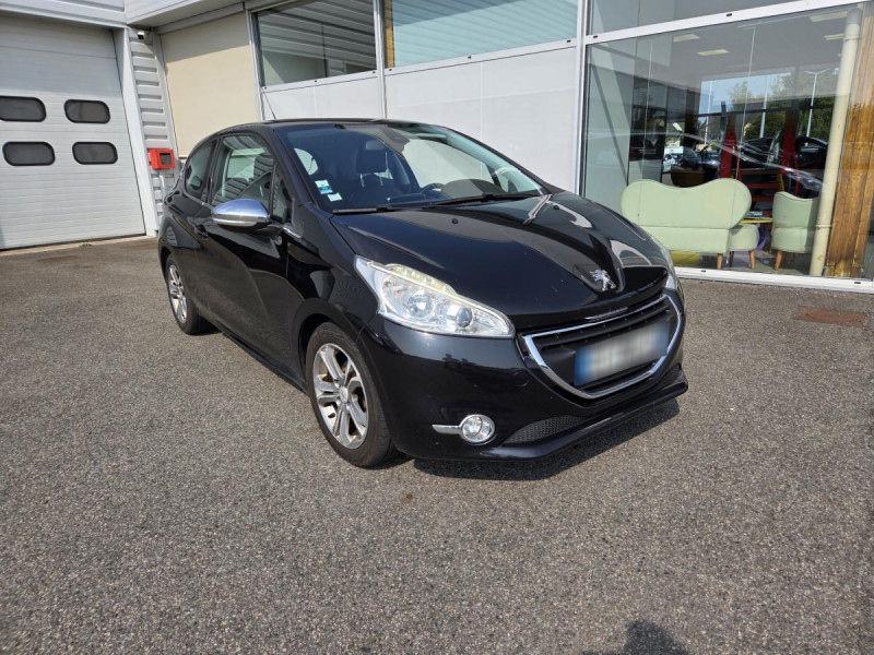 Photo 1 de l'offre de PEUGEOT 208 1.6 E-HDI 92 ALLURE à 6990€ chez Carlyss automobiles Vitré