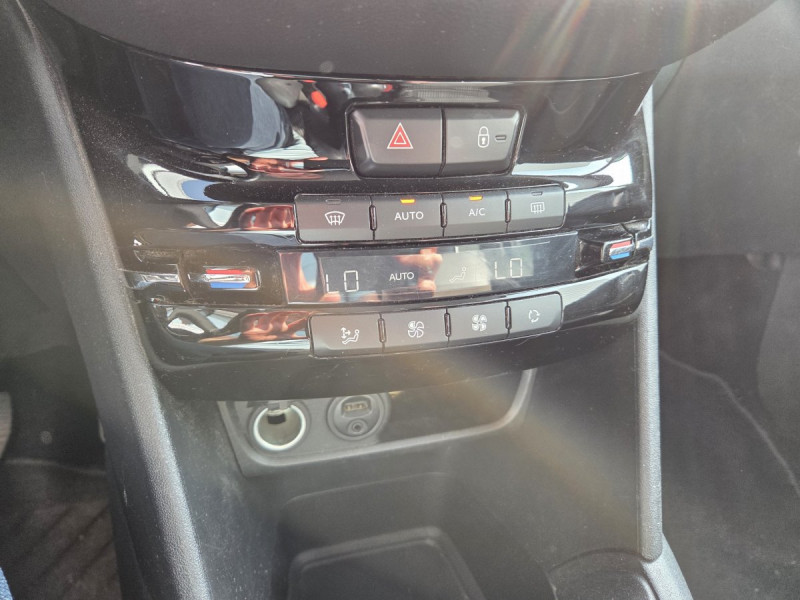 Photo 11 de l'offre de PEUGEOT 208 1.6 E-HDI 92 ALLURE à 6990€ chez Carlyss automobiles Vitré