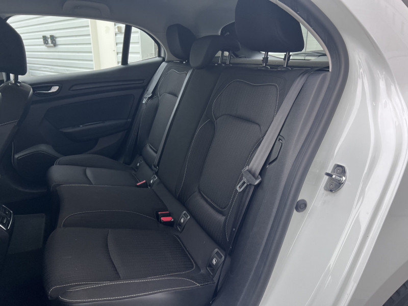 Photo 6 de l'offre de Renault Mégane Berline (4) Business Blue dCi 115 à 11790€ chez Carlyss automobiles Vitré