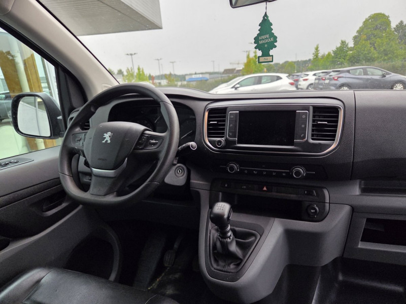 Photo 5 de l'offre de Peugeot Expert (3) 15825 euros HT BLUEHDI 150 S&S STANDARD Asphalt à 18990€ chez Carlyss automobiles Vitré