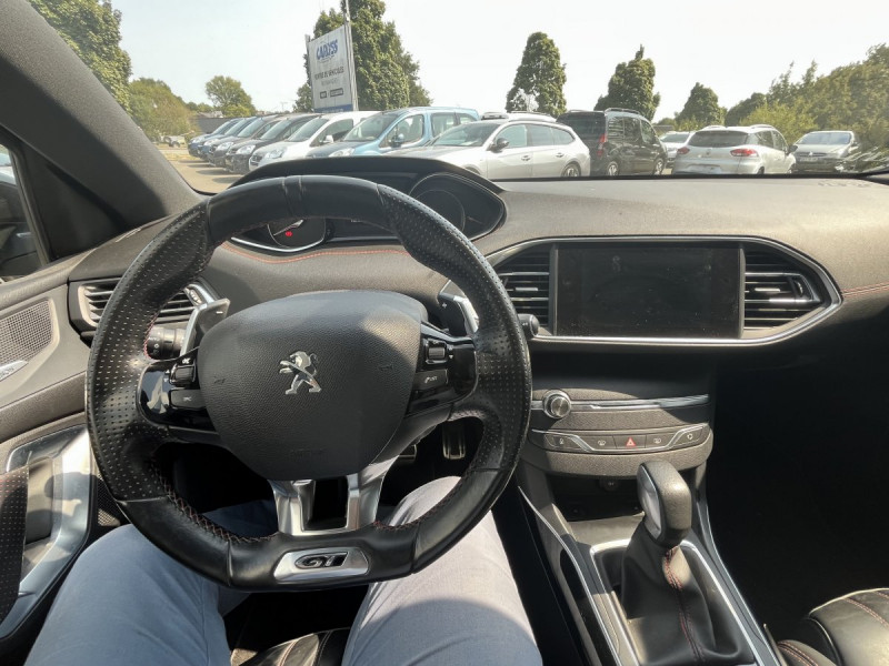 Photo 8 de l'offre de PEUGEOT 308 SW (2) 2.0 BlueHDi 180 EAT6 GT à 14490€ chez Carlyss automobiles Vitré