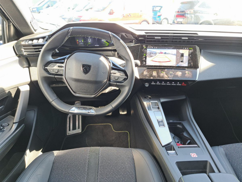 Photo 5 de l'offre de Peugeot 308 SW (3) BlueHDi 130 EAT 8 GT à 26990€ chez Carlyss automobiles Vitré