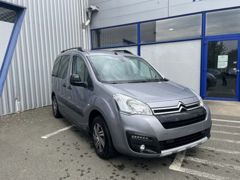 Photo 1 de l'offre de Citroën Berlingo Multispace (2) BlueHDi 120 S&S BVM6 Shine à 13990€ chez Carlyss automobiles Vitré