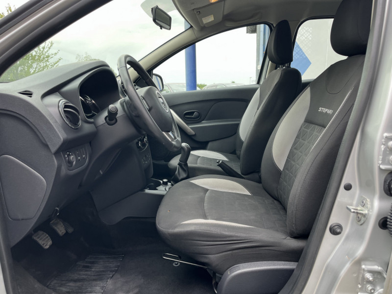 Photo 7 de l'offre de Dacia Sandero (2) Stepway Prestige TCe 90 à 8990€ chez Carlyss automobiles Vitré