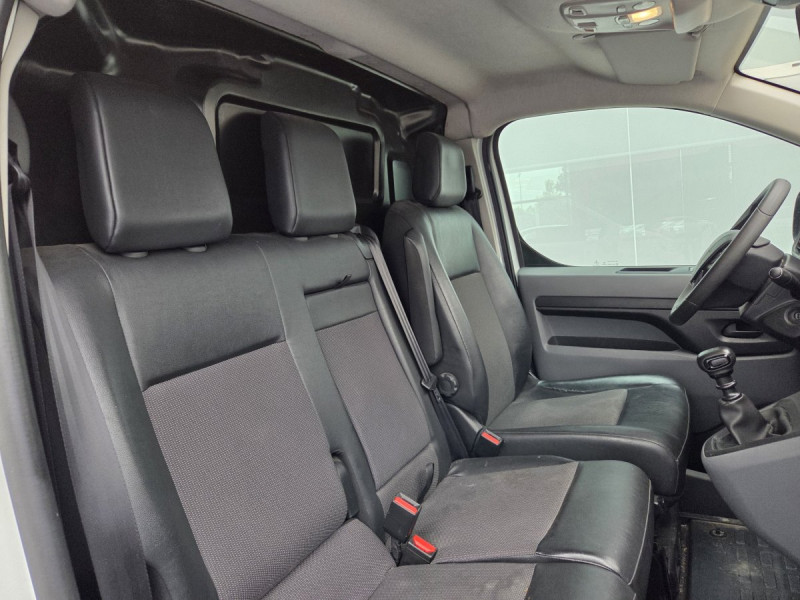Photo 6 de l'offre de Peugeot Expert (3) 15825 euros HT BLUEHDI 150 S&S STANDARD Asphalt à 18990€ chez Carlyss automobiles Vitré