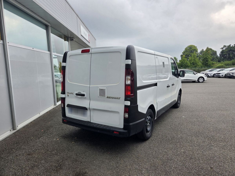 Photo 4 de l'offre de Renault Trafic (3) 13992 euros HT Fourgon Conf+ L1H1 1000 Ener dCi 120 à 16790€ chez Carlyss automobiles Vitré