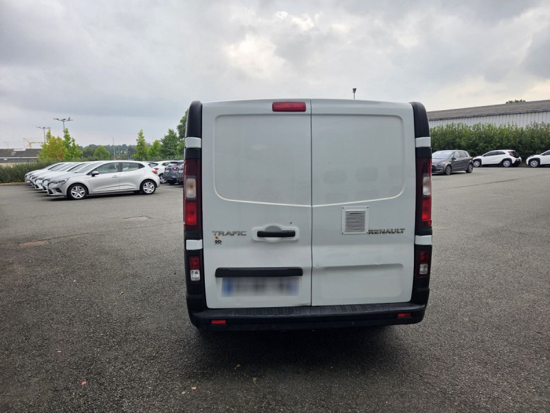 Photo 3 de l'offre de Renault Trafic (3) 13992 euros HT Fourgon Conf+ L1H1 1000 Ener dCi 120 à 16790€ chez Carlyss automobiles Vitré