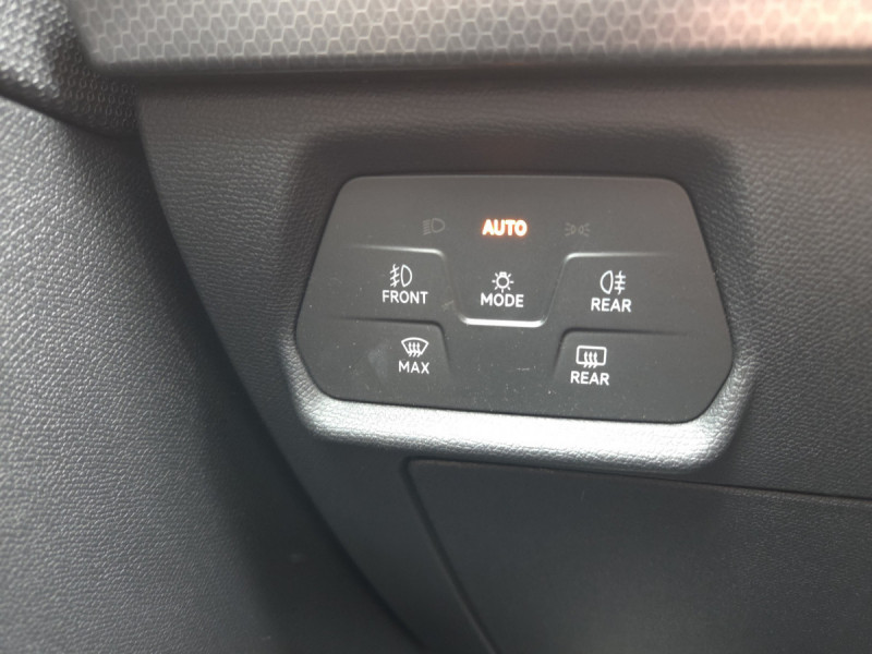 Photo 16 de l'offre de Seat Leon (4) 1.0 TSI 110 S&S Style à 17290€ chez Carlyss automobiles Vitré
