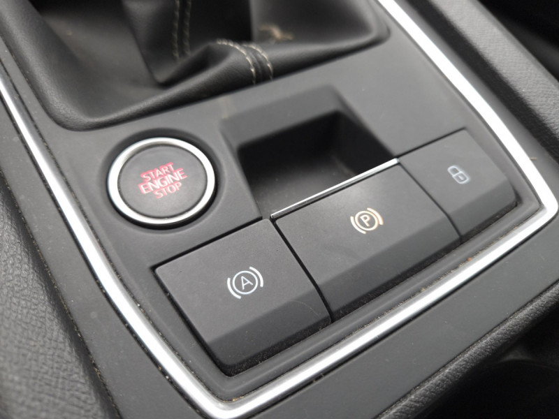 Photo 15 de l'offre de Seat Leon (4) 1.0 TSI 110 S&S Style à 17290€ chez Carlyss automobiles Vitré