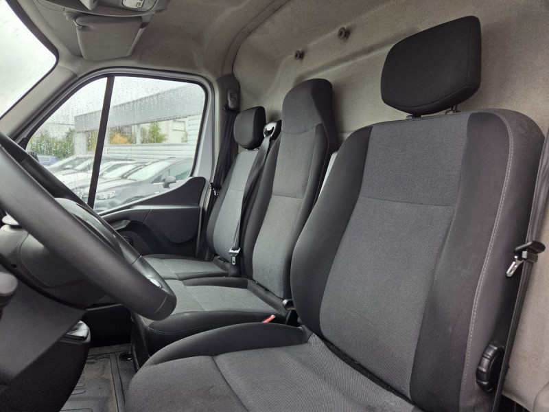 Photo 8 de l'offre de Renault Master (3) 19158 euros HT FG F3500 L2H2 Blue dCi 135 à 22990€ chez Carlyss automobiles Vitré