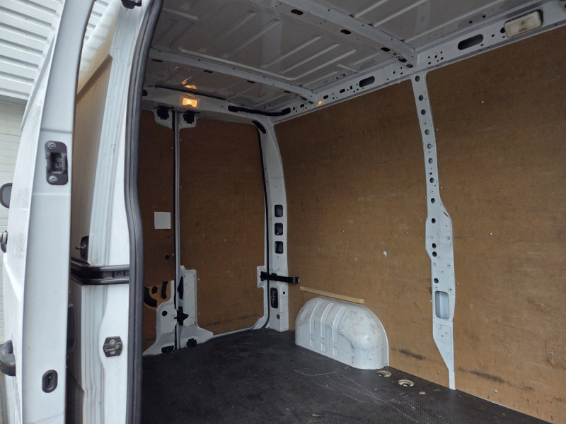 Photo 6 de l'offre de Renault Master (3) 19158 euros HT FG F3500 L2H2 Blue dCi 135 à 22990€ chez Carlyss automobiles Vitré